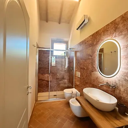 Villa Rustico Con Jacuzzi In Toscana